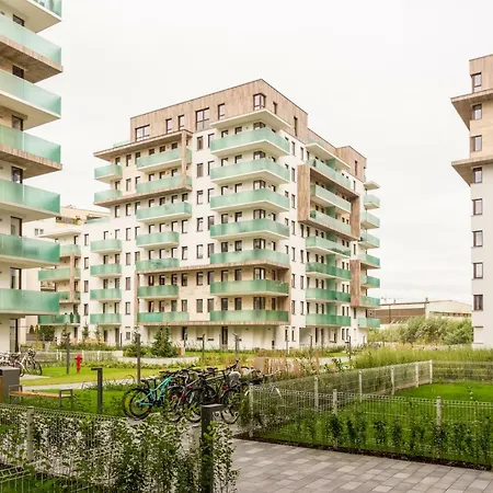 Center Luxury Flair With Free Parking *