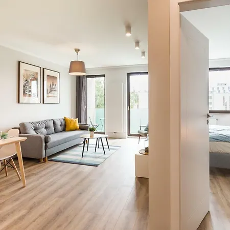 Center Luxury Flair With Free Parking *