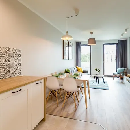 Center Luxury Flair With Free Parking *