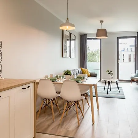 Center Luxury Flair With Free Parking *